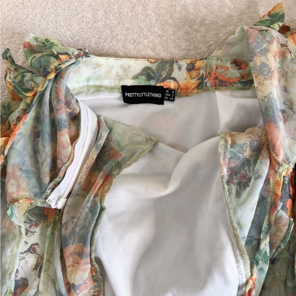 Pretty little thing green floral ruffle tie back mini dress - Picture 6 of 7